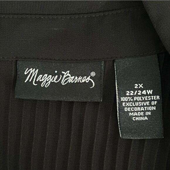 Maggie Barnes Womens Button Up Top Size 2X Stretch Accordion Pleat Romantic Goth - Picture 11 of 11